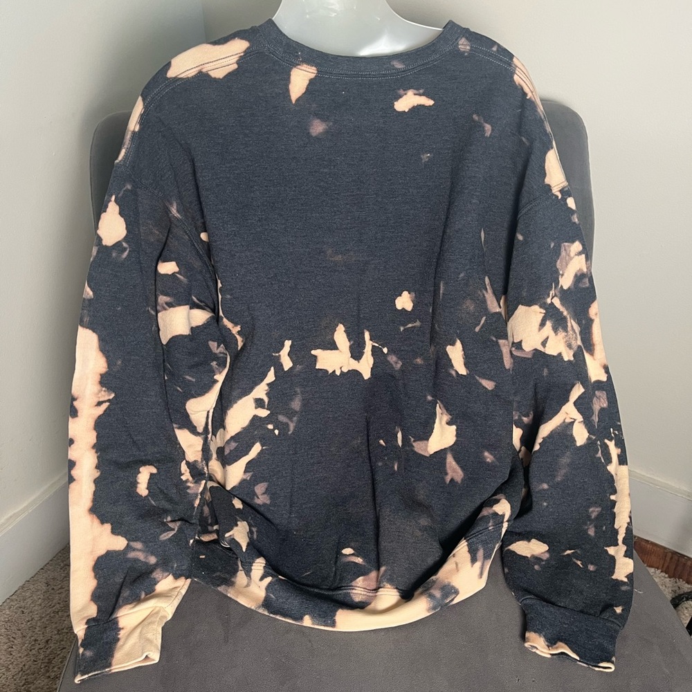 XL New York Yankees sweatshirt. Bleach dyed. NYY. Excellent condition! Cute! - Picture 6 of 8